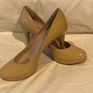 Vince Camuto tan classic platform heels